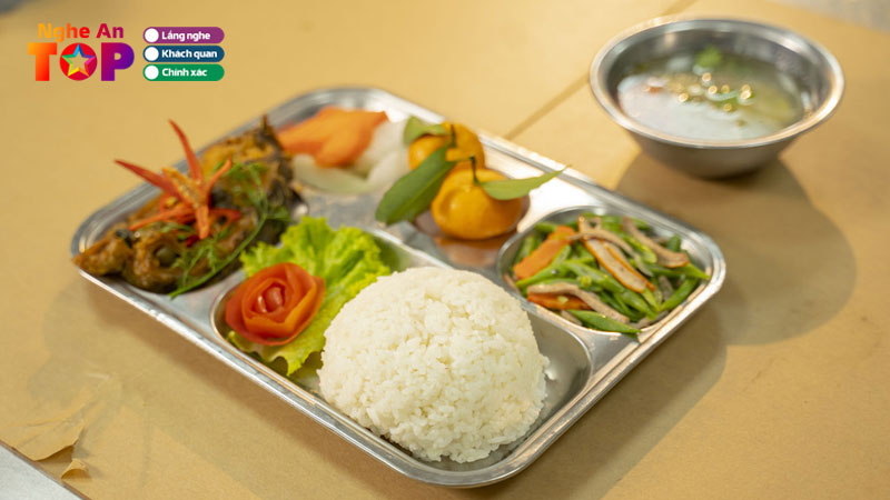 Top-3-don-vi-cung-cap-suat-an-cong-nghiep-nghe-an-day-du-nhat-ngheantoplist