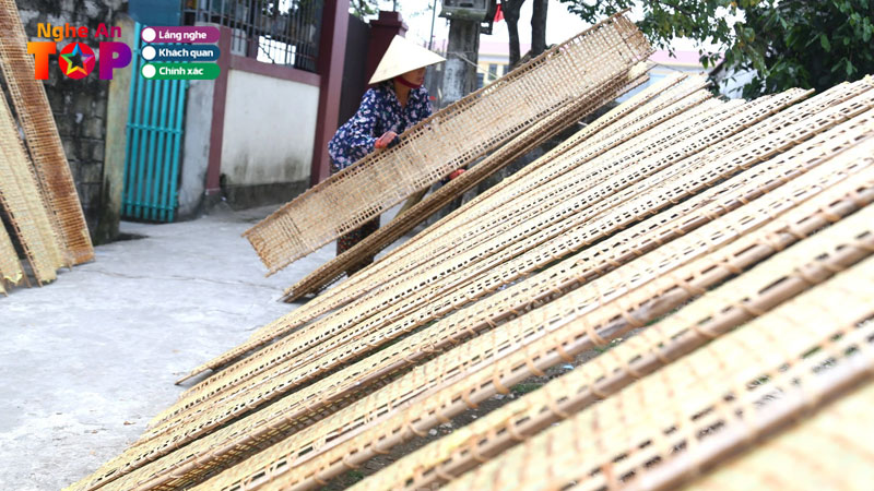 Top-5-dia-chi-ban-banh-da-nem-nghe-an-dac-san-noi-tieng-ngheantoplist
