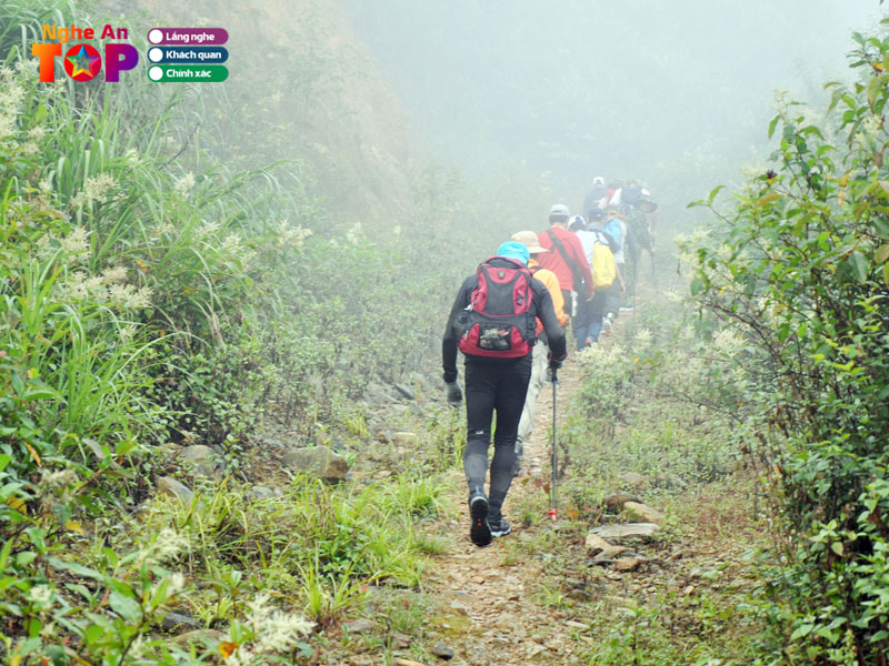 Trekking-len-dinh-puxailaileng-ngheantoplist