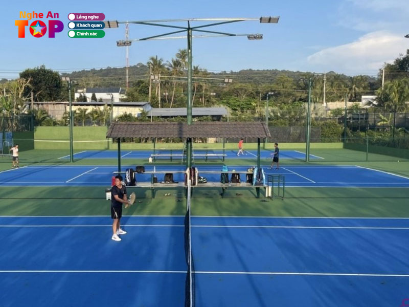 Trung-tam-dao-tao-tennis-thang-bi1-ngheantoplist