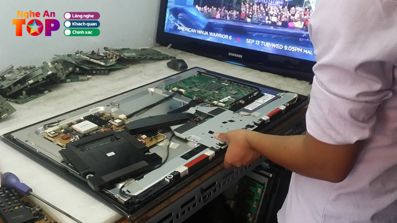 Top-4-dia-chi-thay-man-hinh-tivi-tai-nghe-an-tan-nha-gia-re-nhat-ngheantoplist