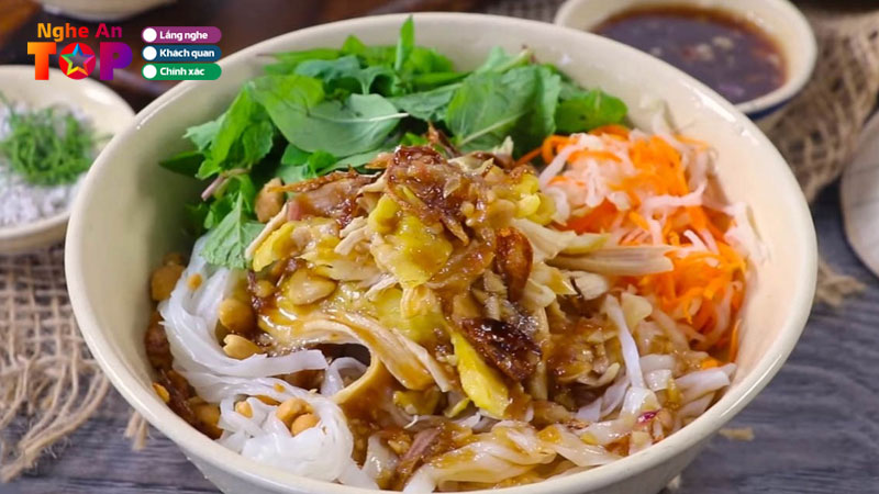 Top-5-dia-chi-ban-pho-tron-tai-nghe-an-ngon-kho-cuong-ngheantoplist