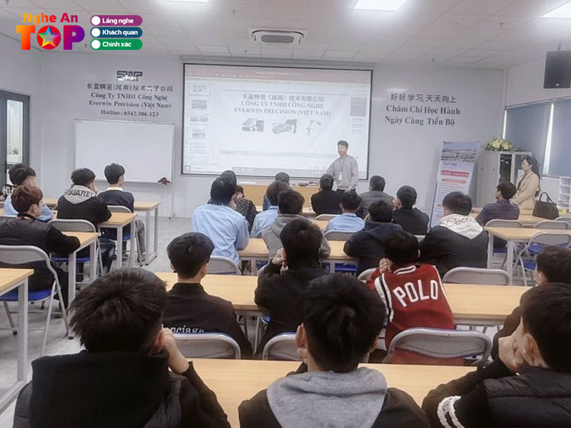 Truong-trung-cap-kinh-te-cong-nghiep-thu-cong-nghiep-nghe-an-ngheantoplist