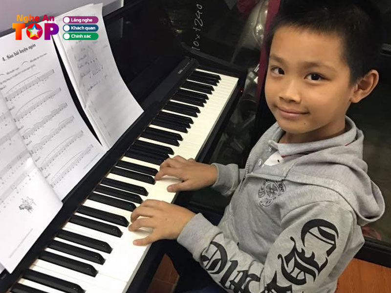 Lop-hoc-piano-co-huyen-trang-ngheantoplist